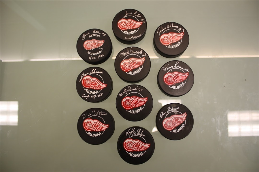 Detroit Red Wings 1954 Cup Lot of 10 Autographed Pucks