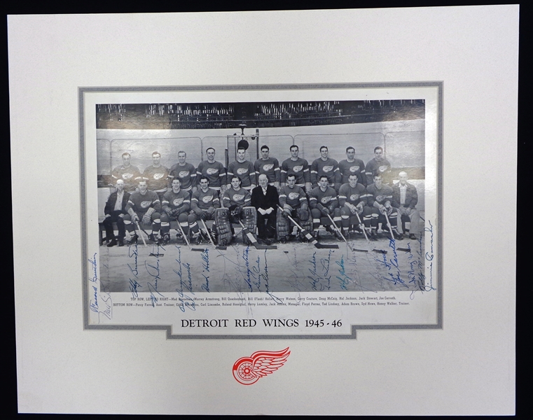 1945-46 Detroit Red Wings Team Signed Matted Photo