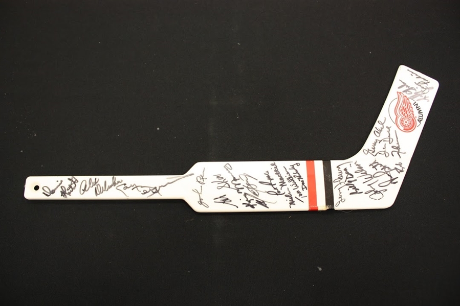 Red Wings Alumni Autographed Mini Stick (20 autos)