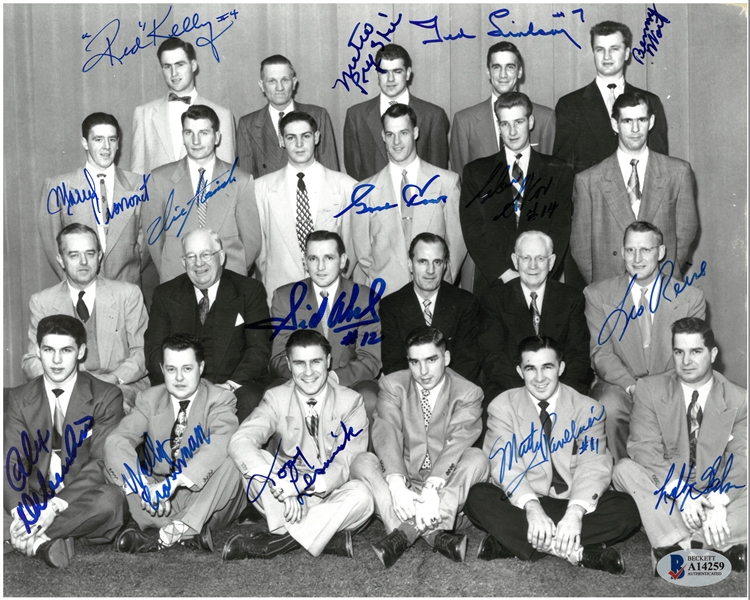 1950/51 Red Wings Team Signed 8x10 Photo