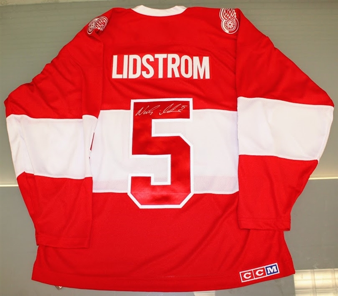 Nick Lidstrom Autographed Red Wings Jersey
