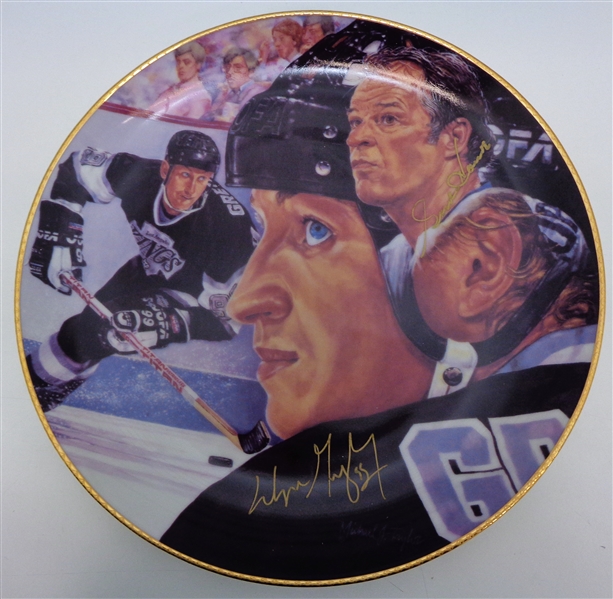 Wayne Gretzky & Gordie Howe Autographed 10" Gartlan Plate w/ Artist Remarque