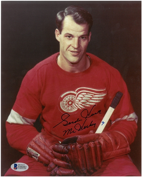 Gordie Howe Autographed 8x10 Posed Photo w/ Mr Hockey
