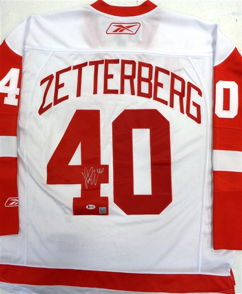 Henrik Zetterberg Autographed Red Wings Jersey