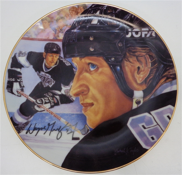 Wayne Gretzky 8" Collectors Plate w/ Artist Remarque