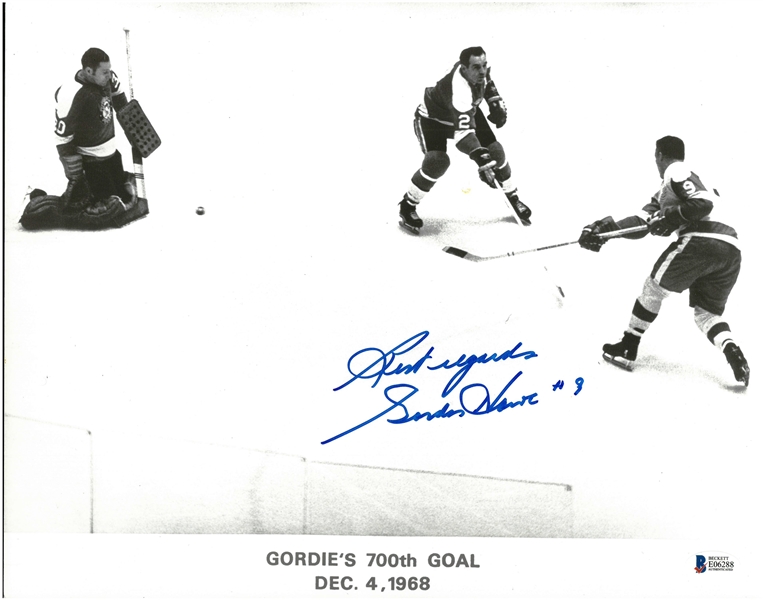 Gordie Howe Autographed 700th Goal 11x14 Photo