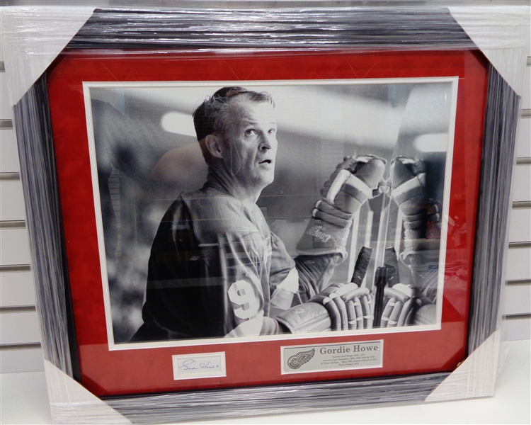 Gordie Howe Autographed Framed 16x20 Display