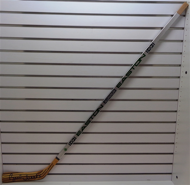 Brett Hull Autographed Easton Aluminum Stick