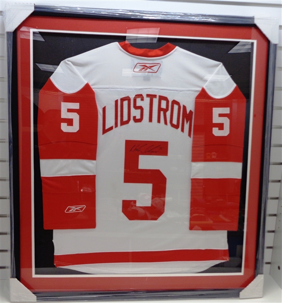 Nick Lidstrom Autographed Framed Red Wings Jersey (Pick Up Only)