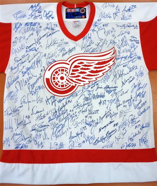 Detroit Red Wings Jersey Autographed by 109 Players