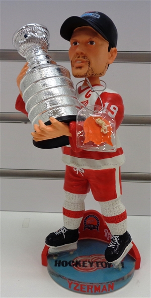 Steve Yzerman 2002 Cup Bobblehead w/ Piece of Net