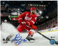 Henrik Zetterberg Autographed 8x10