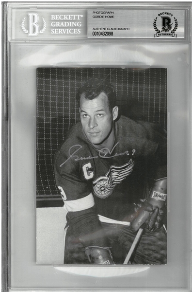 Gordie Howe Autographed Postcard
