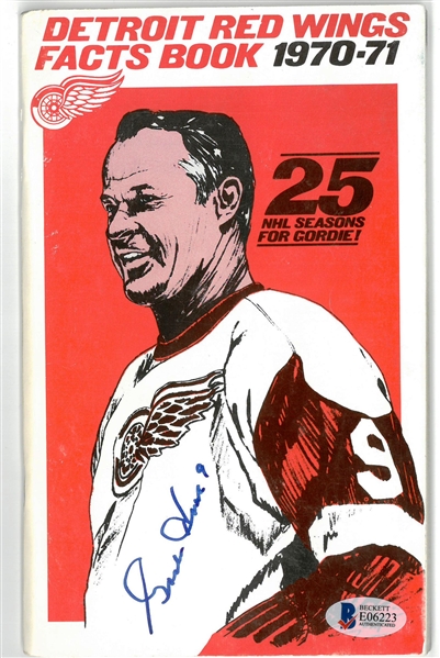 Gordie Howe Autographed 1970-71 Press Guide