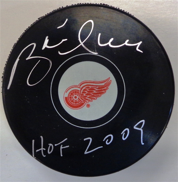 Brett Hull Signed Detroit Red Wings Puck w/ HOF 2009