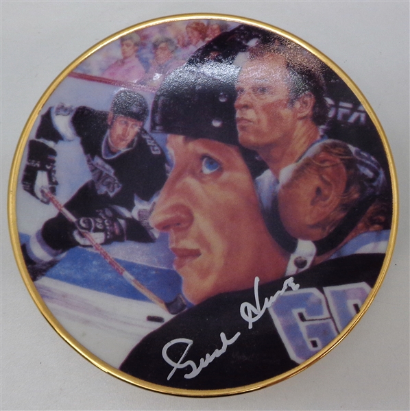 Gordie Howe Autographed 3" Plate