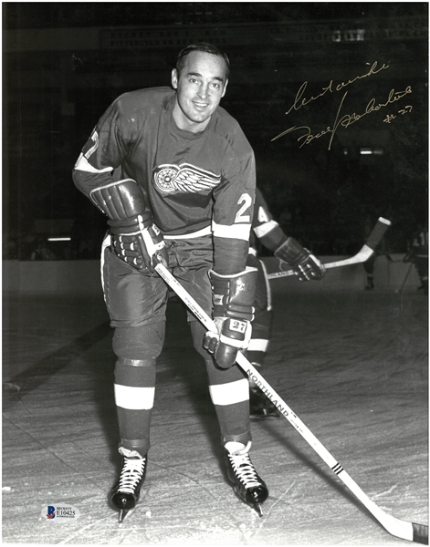 Frank Mahovlich Autographed 11x14 Photo