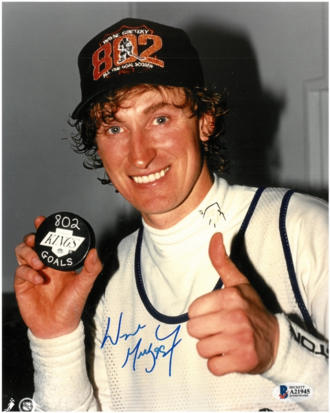 Wayne Gretzky Autographed 8x10 Photo - Goal #802