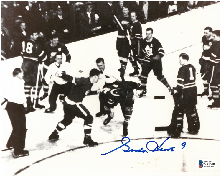 Gordie Howe Autographed 8x10 Photo - Fighting