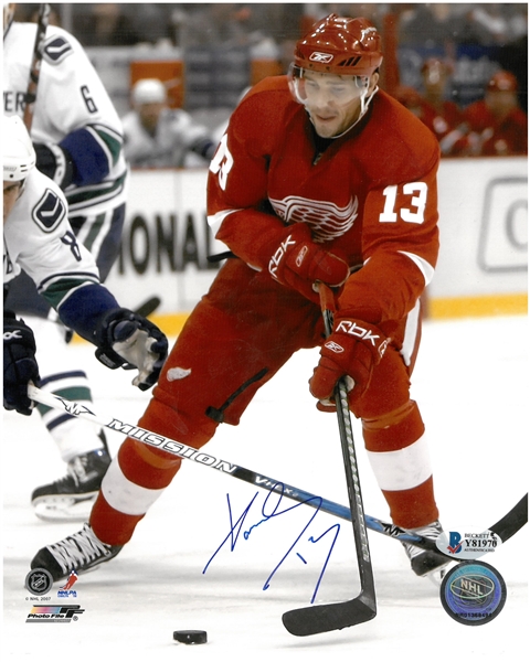 Pavel Datsyuk Autographed 8x10 Photo