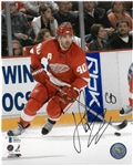 Henrik Zetterberg Autographed 8x10 Photo
