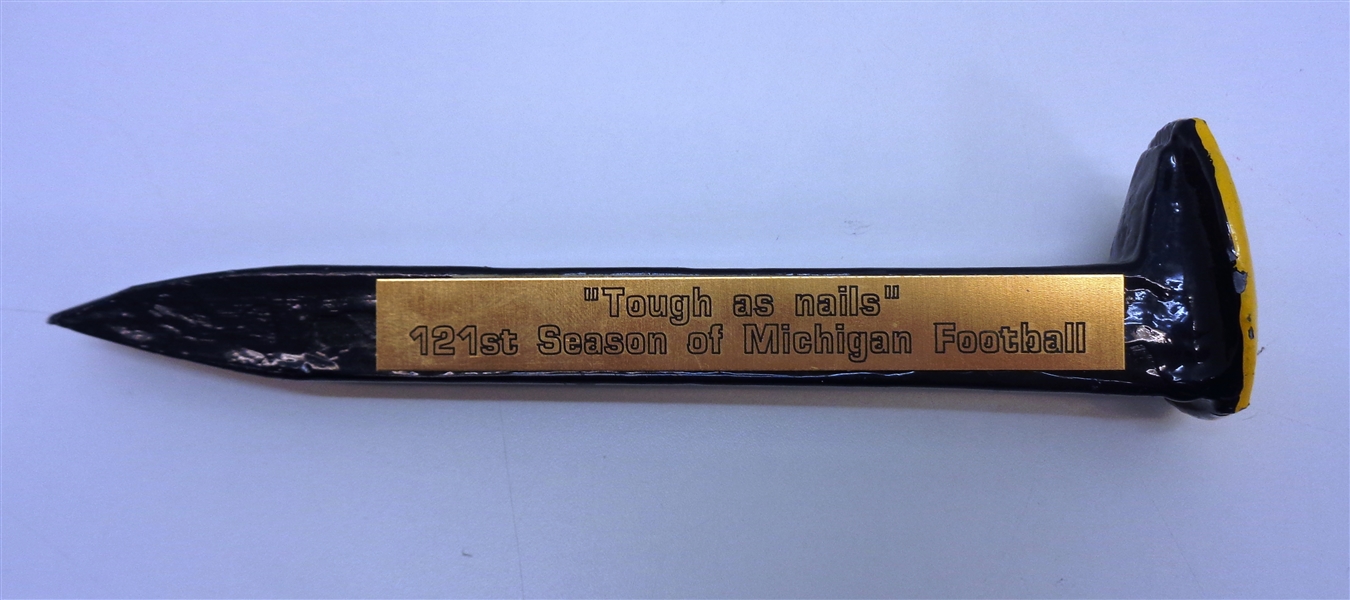 2000 Michigan Wolverines Coach Carrs Motivational Railroad Spike - Team Color (Carr Collection)