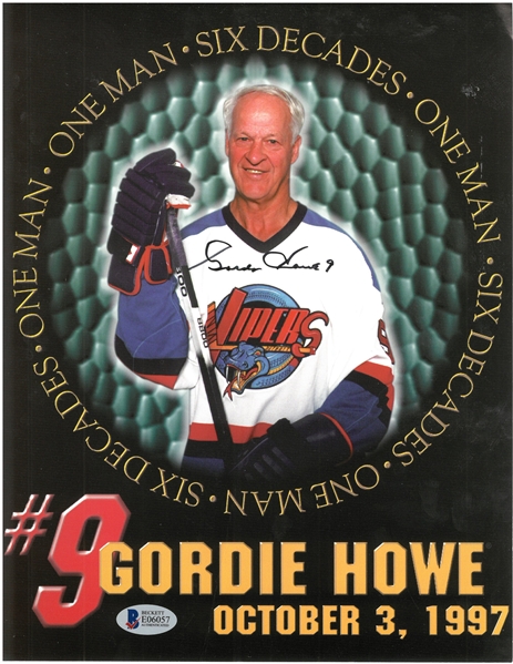 Gordie Howe Autographed 8x10 - Vipers