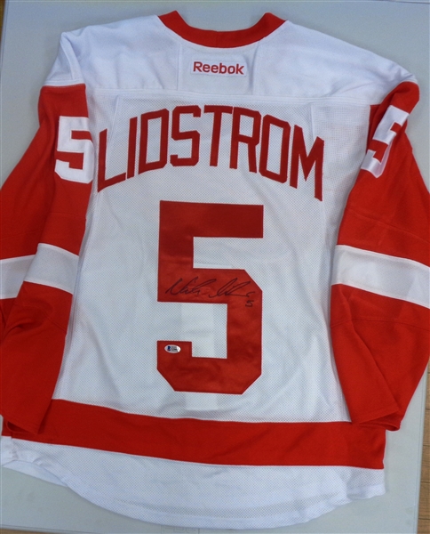 Nick Lidstrom Autographed Authentic Red Wings Jersey w/ 08 Cup Patch