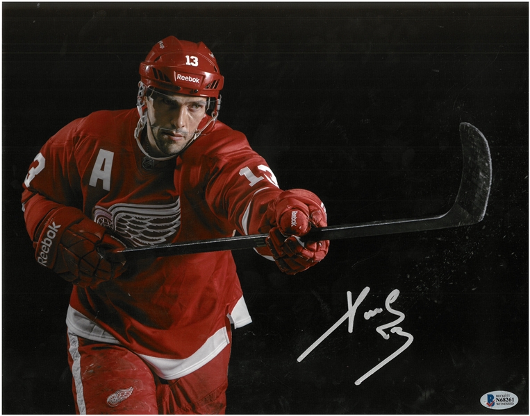 Pavel Datsyuk Autographed 11x14 Photo