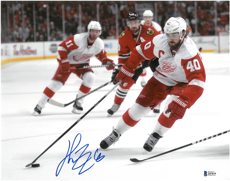 Henrik Zetterberg Autographed 11x14 Photo