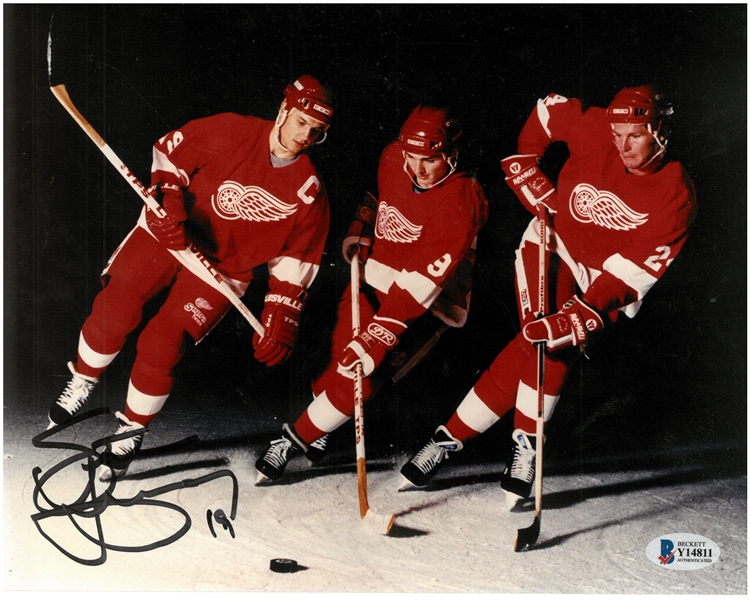 Steve Yzerman Autographed 8x10 Photo