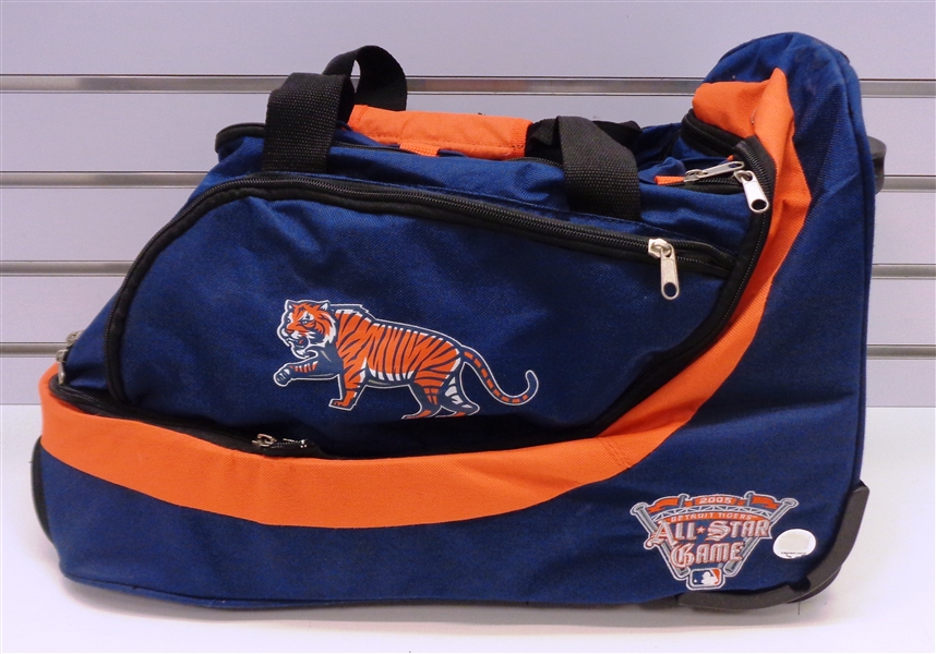2005 All Star Game 3 in 1 Wheeled Duffel Bag (Given to Executives)