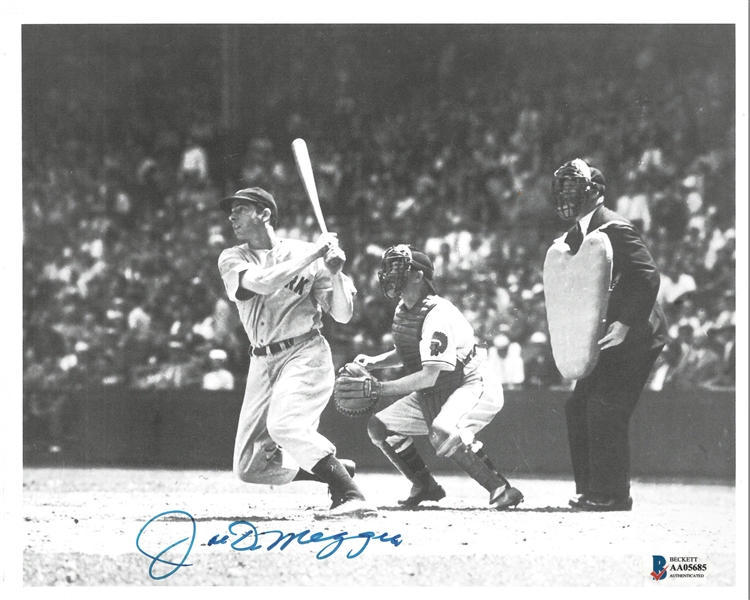 Joe DiMaggio Autographed 8x10 Photo (B&W Batting)