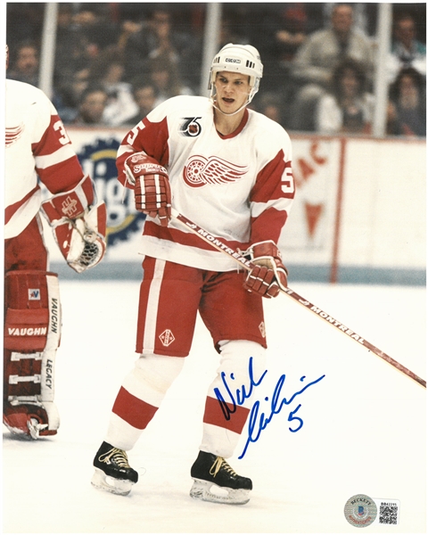 Nick Lidstrom Autographed 8x10 Photo (vertical)