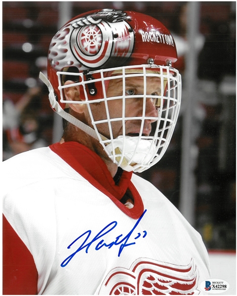 Dominik Hasek Autographed 8x10 Photo - Red Wings