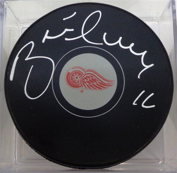 Brett Hull Autographed Red Wings Puck