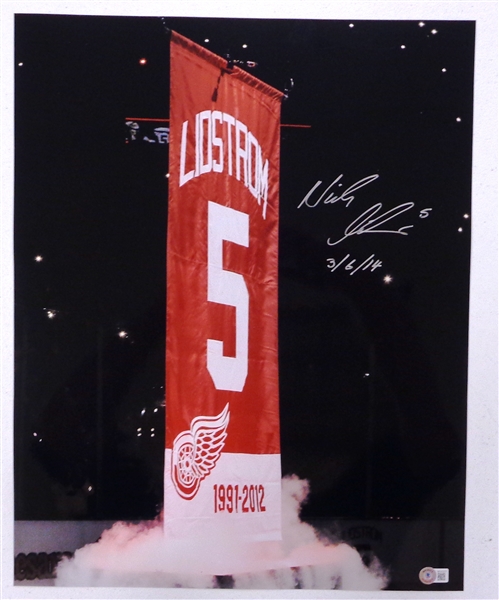 Nick Lidstrom Autographed 16x20 Banner w/ Date