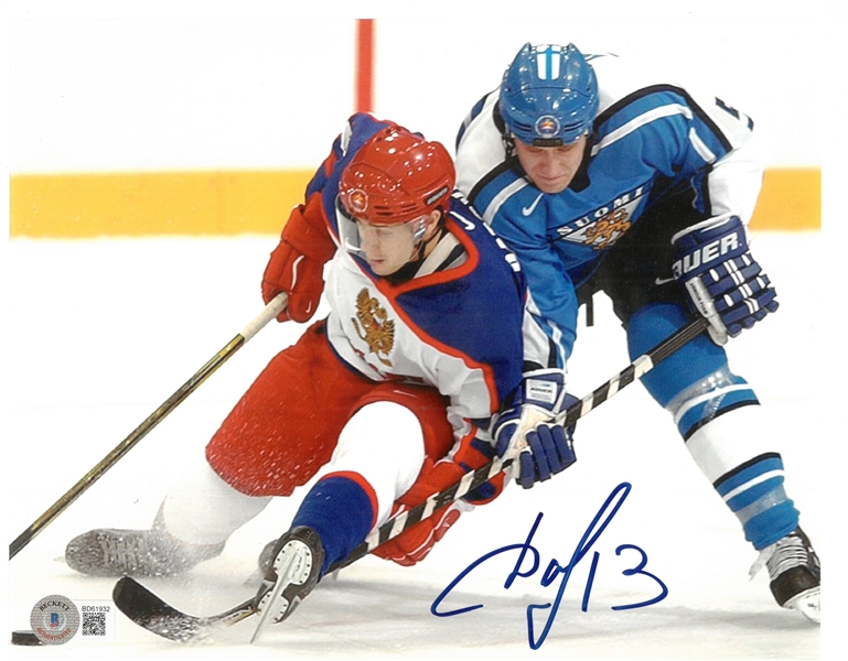 Pavel Datsyuk Autographed 8.5x11