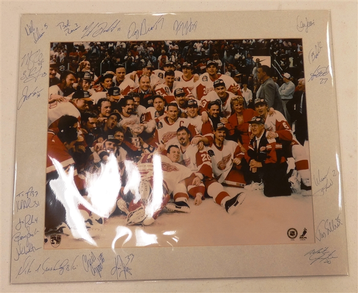 1996/97 Red Wings Team Signed 16x20 (22 Autos)