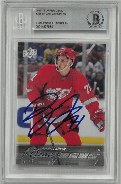 Dylan Larkin Autographed 2015/16 Upper Deck Rookie Card