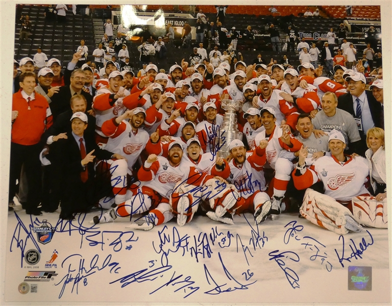 2008 Detroit Red Wings 16x20 Team Signed Photo