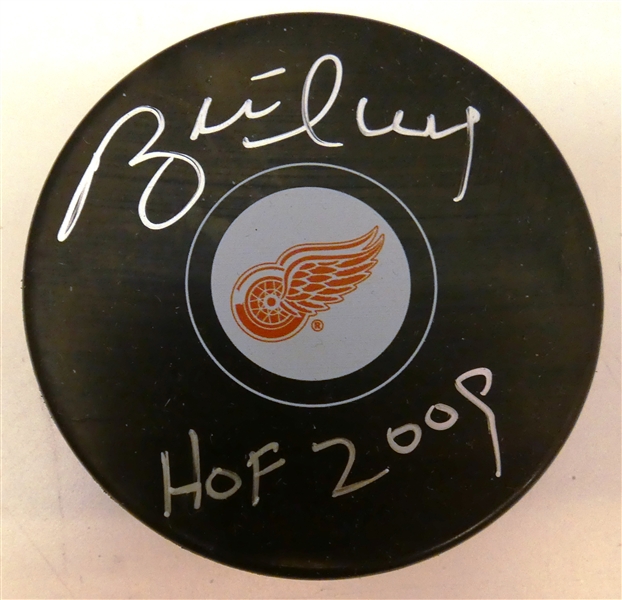 Brett Hull Autographed Red Wings Puck