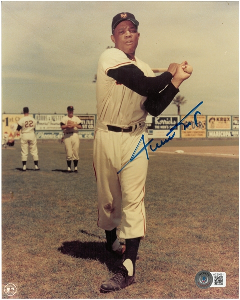 Willie Mays Autographed 8x10