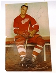 Gordie Howe Autographed Magazine Page