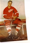 Gordie Howe Autographed Magazine Page