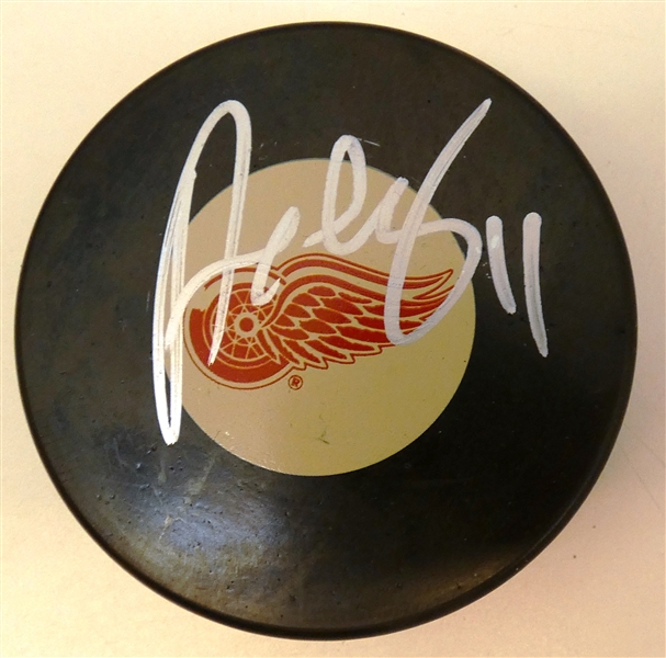 Dan Cleary Autographed Red Wings Puck