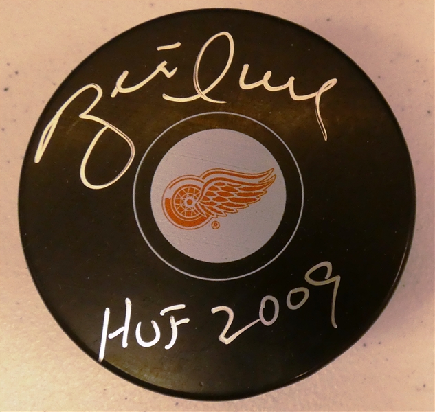 Brett Hull Autographed Red Wings Puck