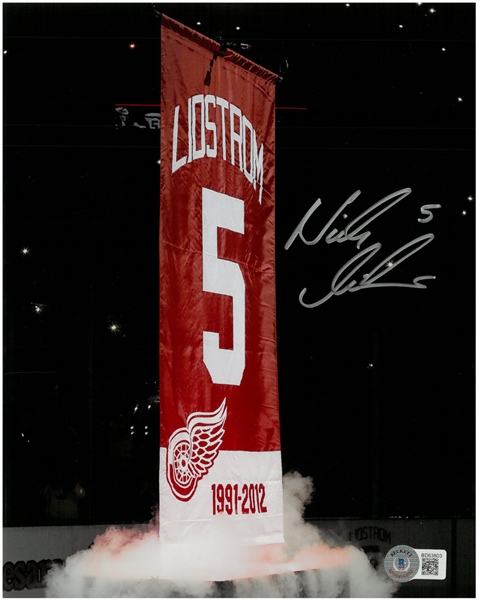 Nicklas Lidstrom Autographed 8x10