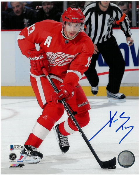 Pavel Datsyuk Autographed 8x10