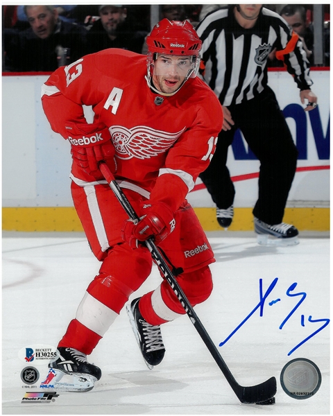 Pavel Datsyuk Autographed 8x10